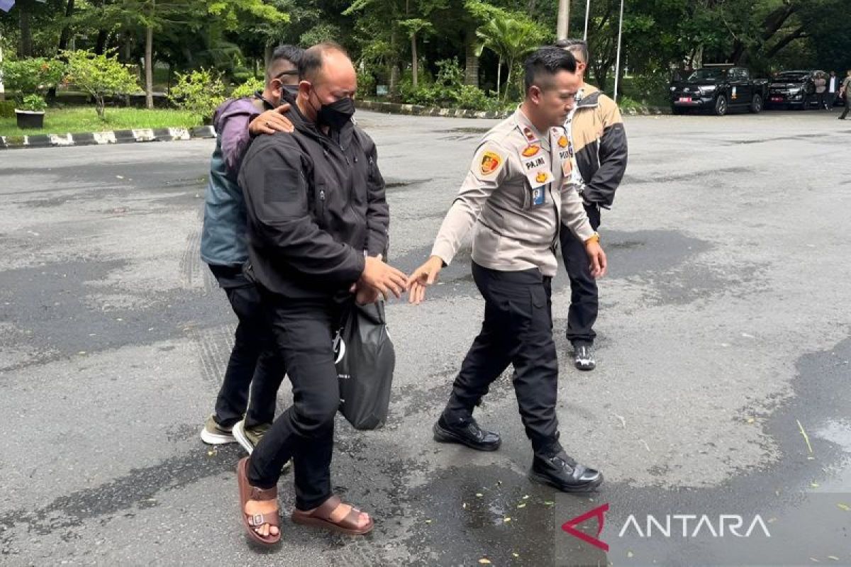 Enam tersangka terkait kasus narkoba AKBP Didik dibawa ke Bareskrim