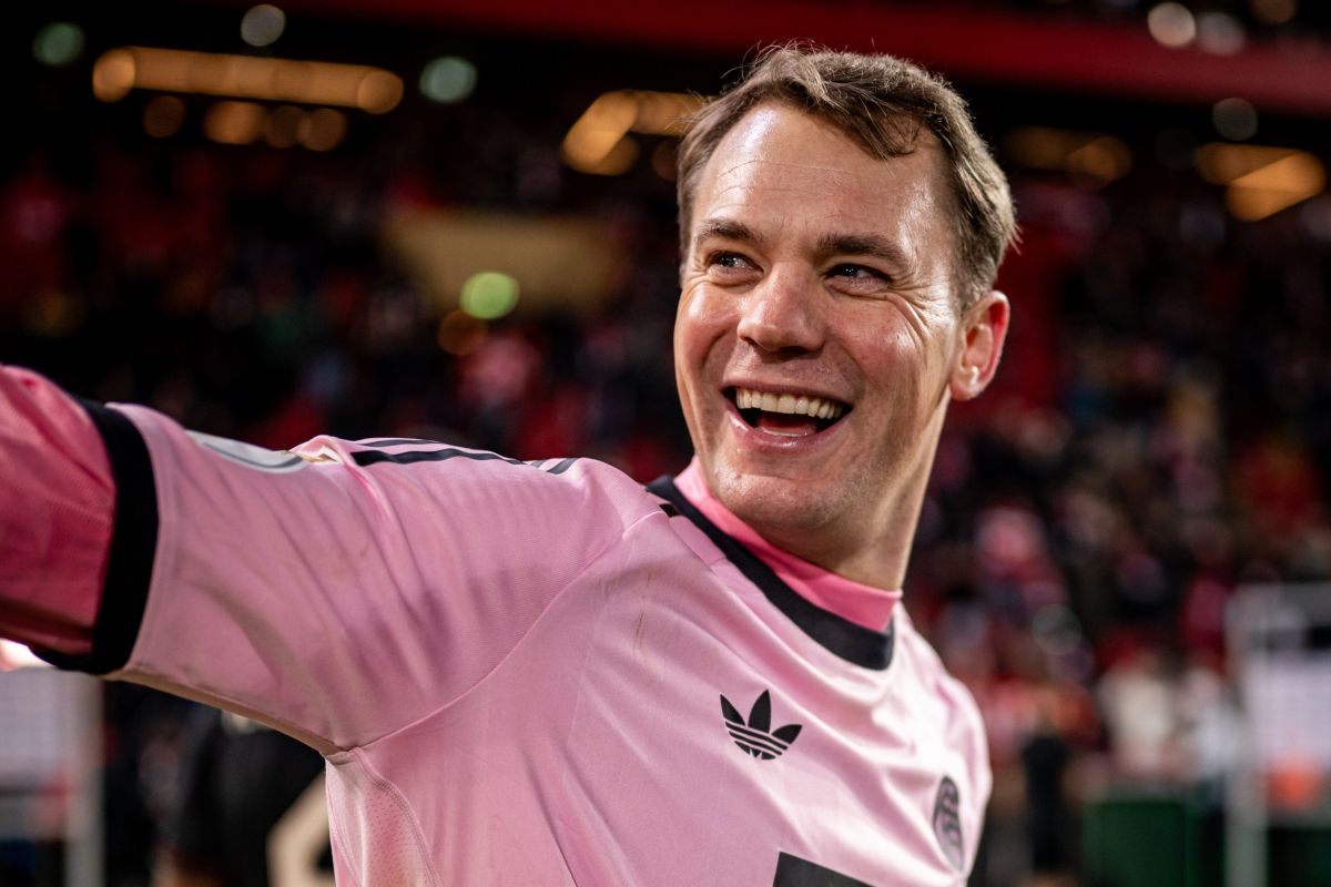 Bayern: Manuel Neuer cedera robek otot betis