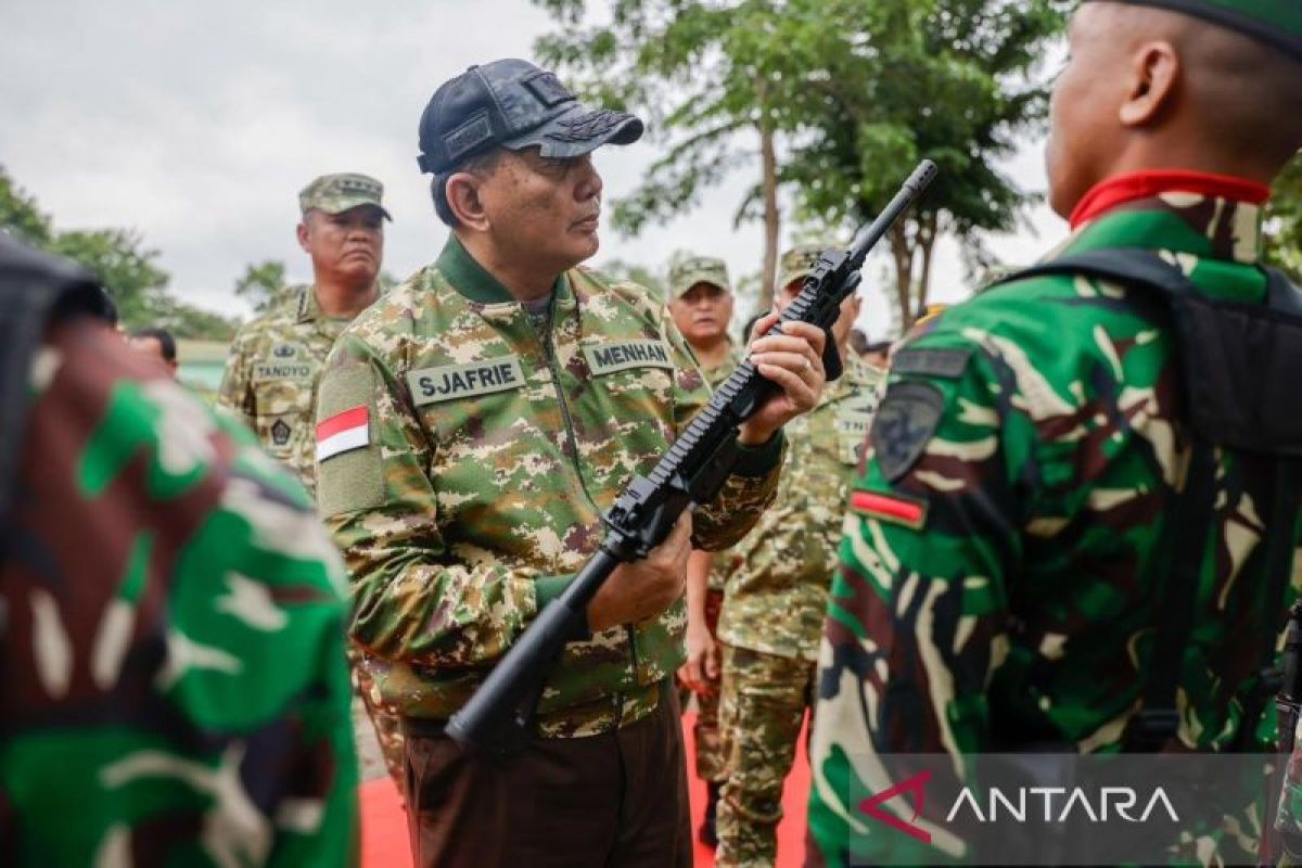 Menhan periksa kesiapan prajurit Yonif TP 777/Biinmaffo