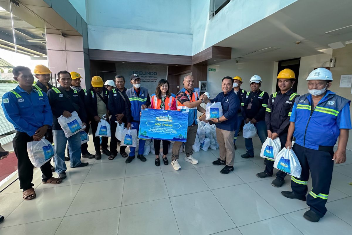 PTP Nonpetikemas salurkan 1.000 paket sembako dan bantu anak yatim