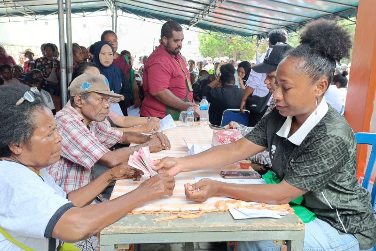 Pemerintah tegaskan peserta BPJS Ketenagakerjaan tak otomatis kehilangan bansos