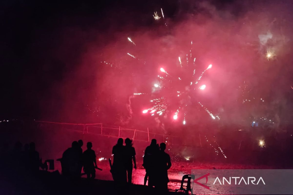 Semarak kembang api hibur penyitas bencana di Gayo Lues