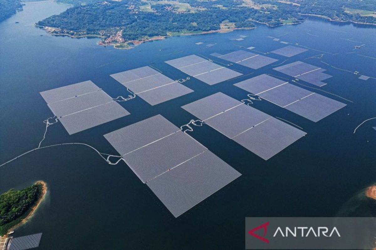 Ekonomi kemarin, Prabowo soal produksi BBM hingga UU pekerja platform