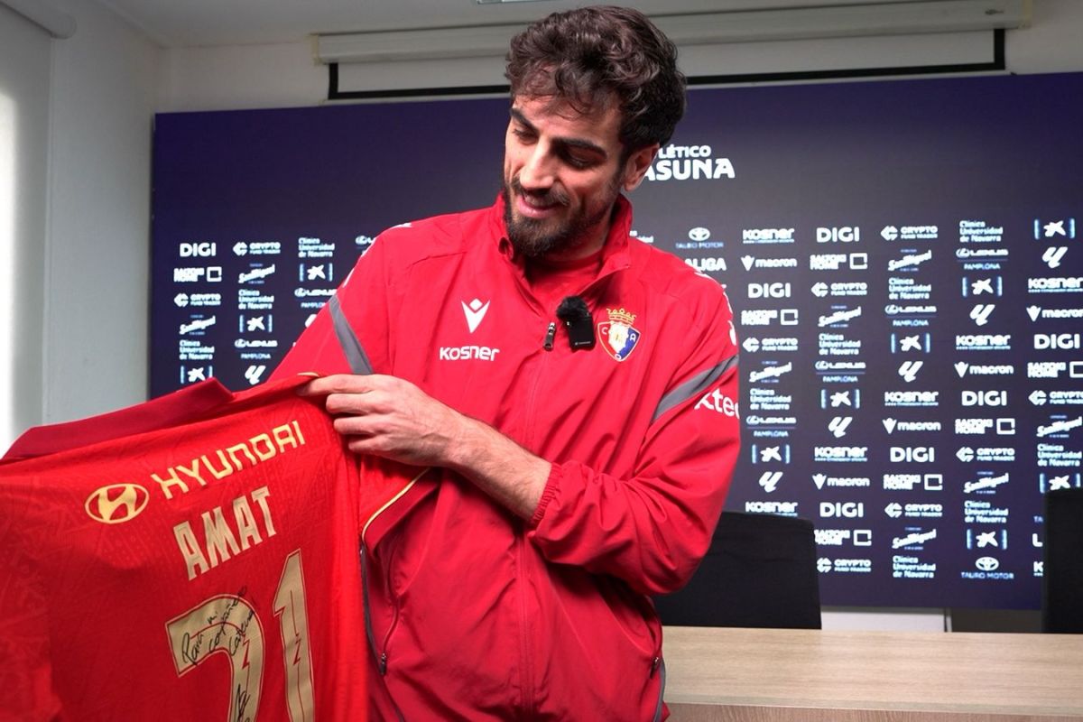 Jordi Amat beri jersi Persija untuk mantan rekan setimnya di Vallecano