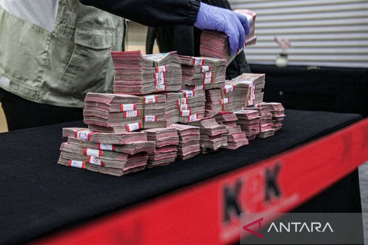 Geledah kantor dan rumdin Ketua PN Depok, KPK sita uang 50 ribu dolar AS