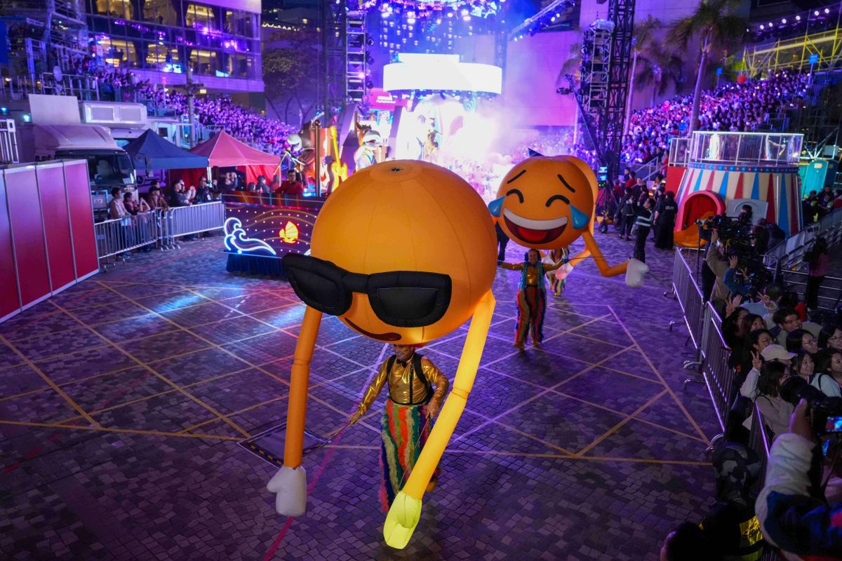 Hong Kong gelar Parade Malam Internasional untuk rayakan Tahun Kuda