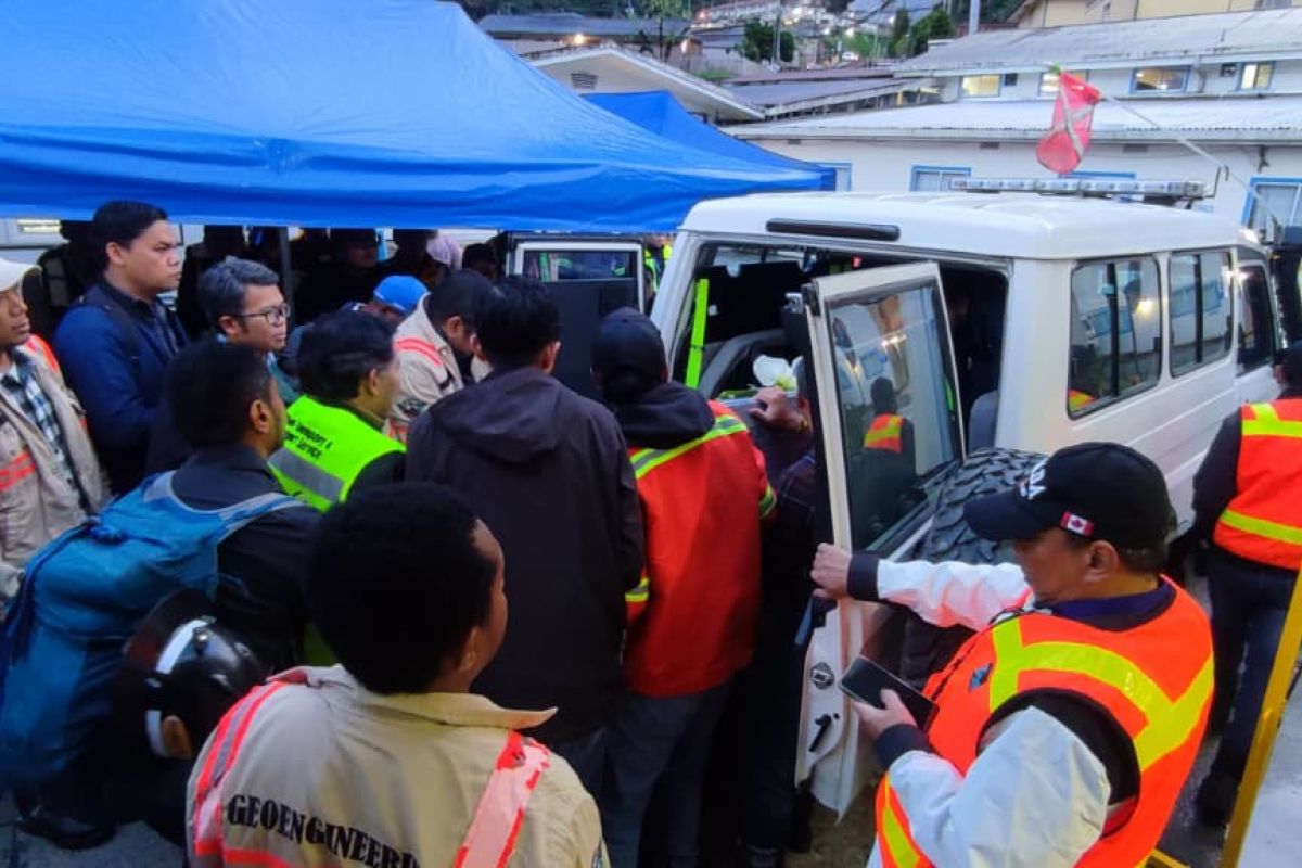 Jenazah korban penembakan di tambang Freeport diterbangkan ke Jakarta