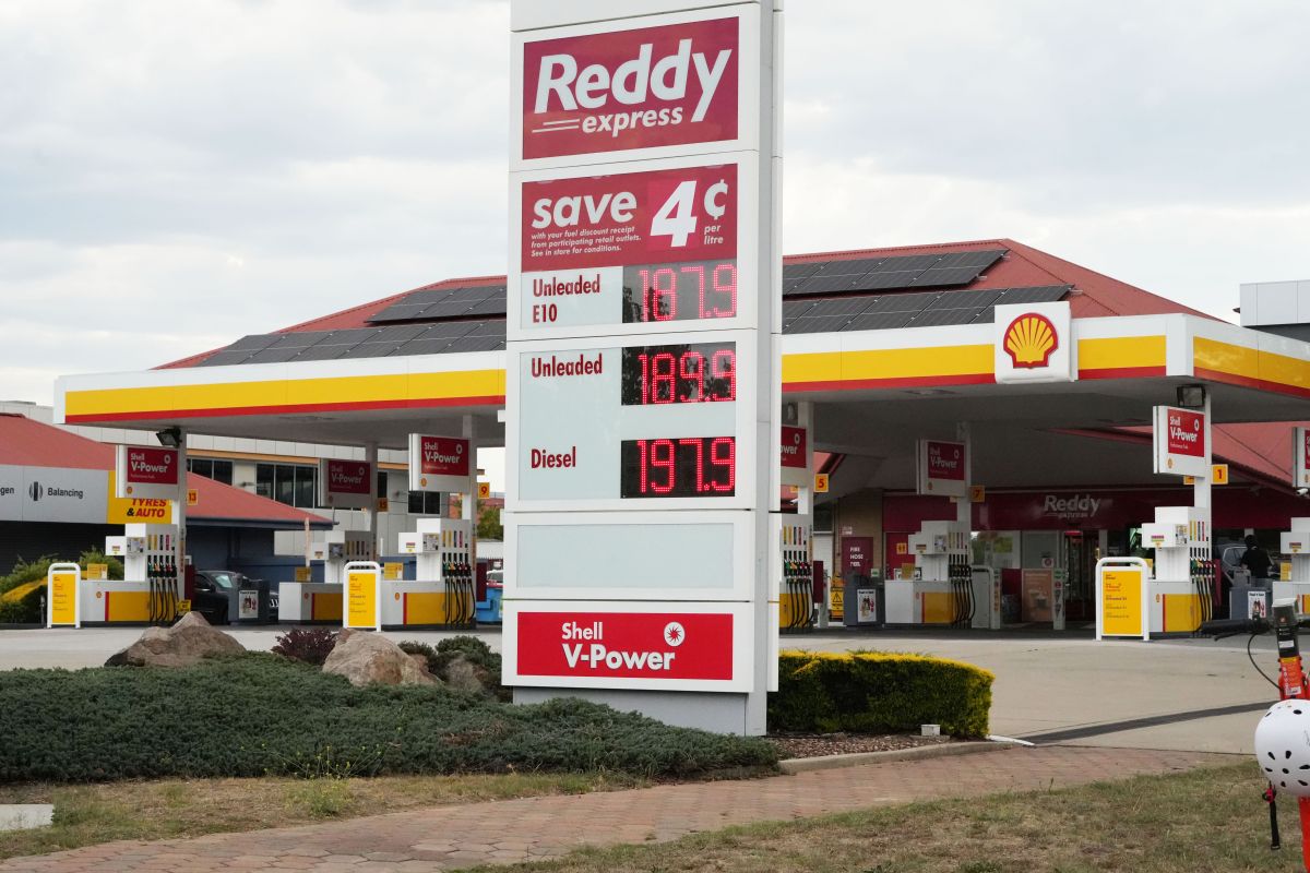 Pemerintah Australia akan lepaskan 762 juta liter bahan bakar