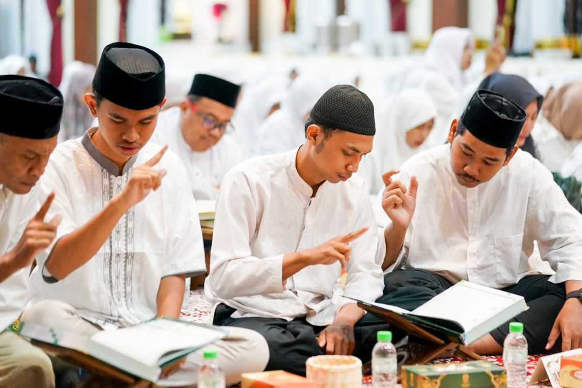 Khofifah gelar khotmil Quran inklusif bersama disabilitas tuli