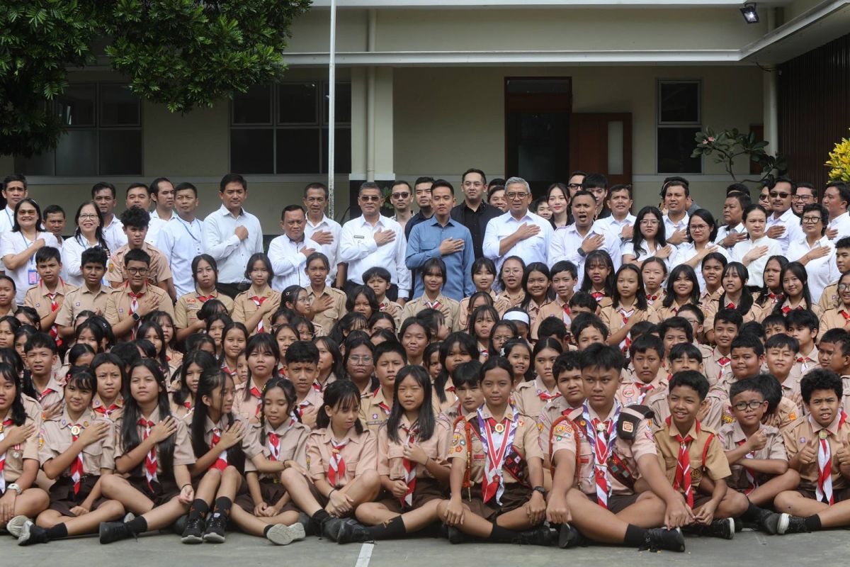 Wapres Gibran tinjau pendidikan IoT di SMP Santo Yusup Bandung