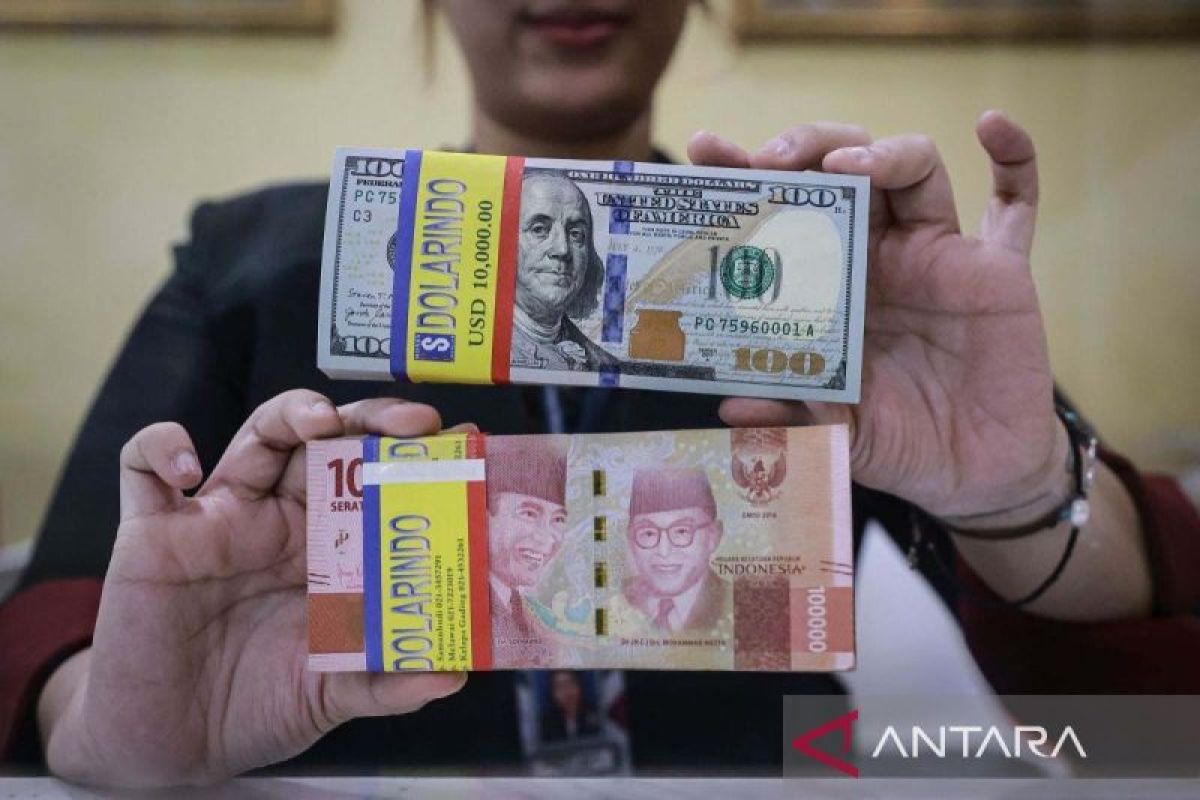Rupiah melemah dipengaruhi risiko perang terbuka AS-Israel dengan Iran