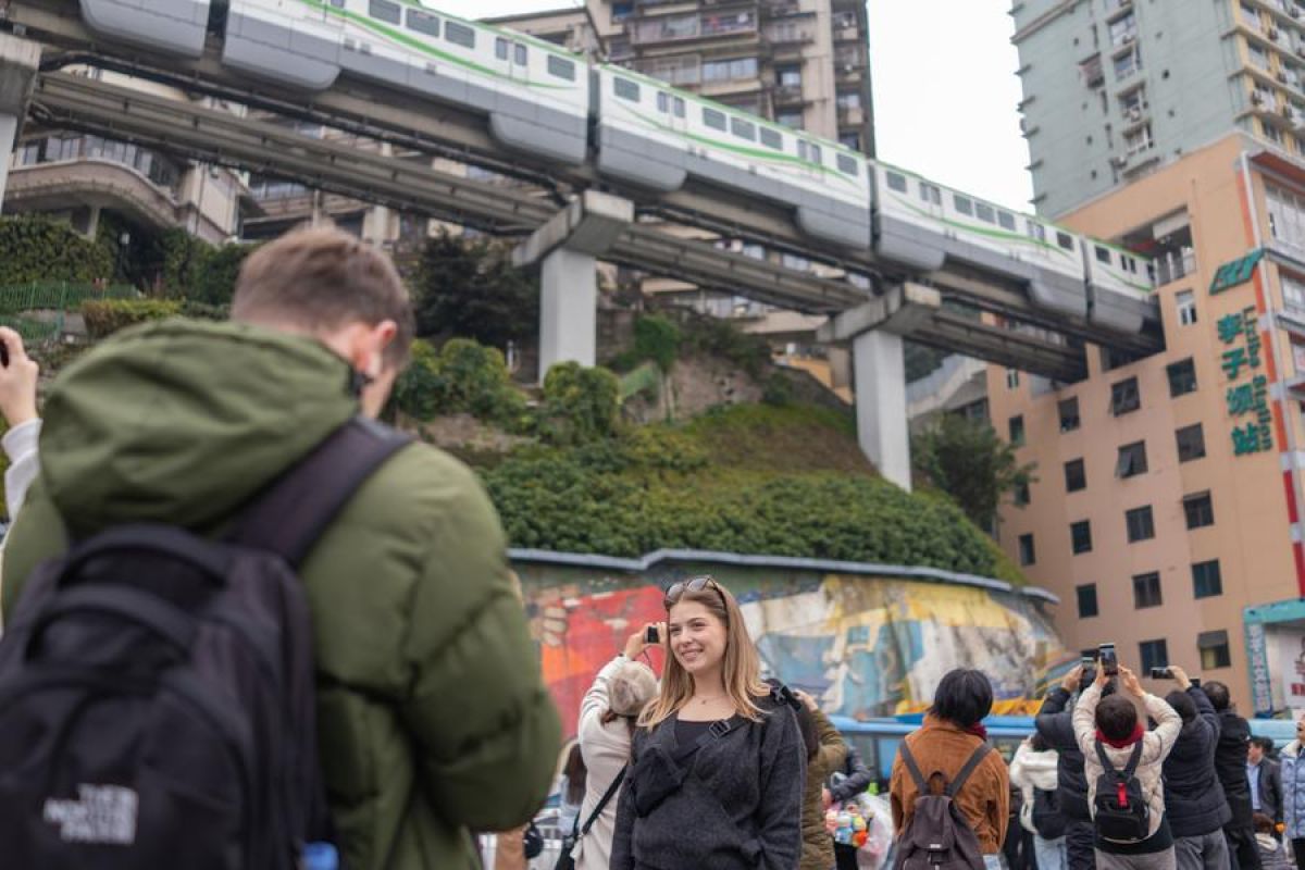 Lebih dari 2,05 Juta perjalanan lintas perbatasan saat liburan Imlek