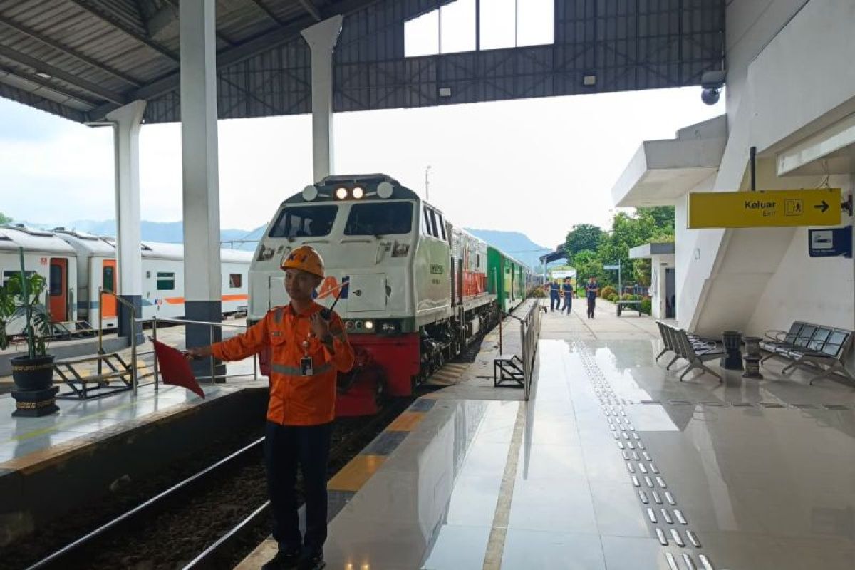 KA Blambangan Ekspres berangkat tepat waktu setelah alami kecelakaan
