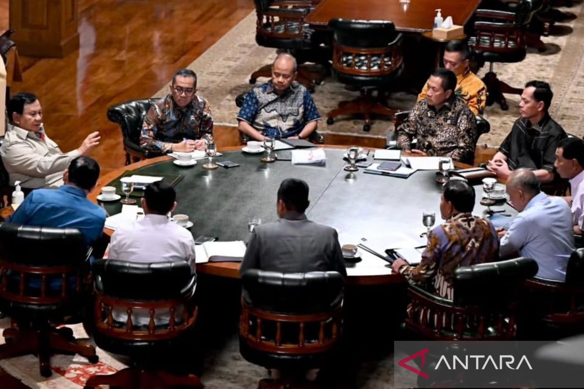 Akhir pekan di Hambalang, Presiden Prabowo pimpin lima ratas