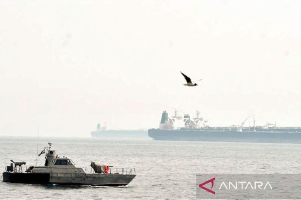 KBRI tangani insiden ledakan kapal di Selat Hormuz, 3 WNI masih hilang