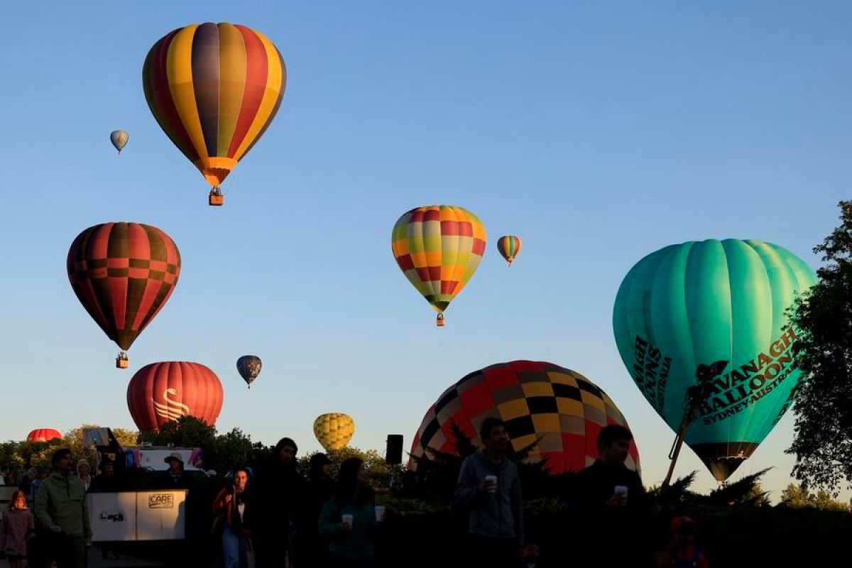 Warna-warni balon udara hiasi langit Canberra dalam festival tahunan