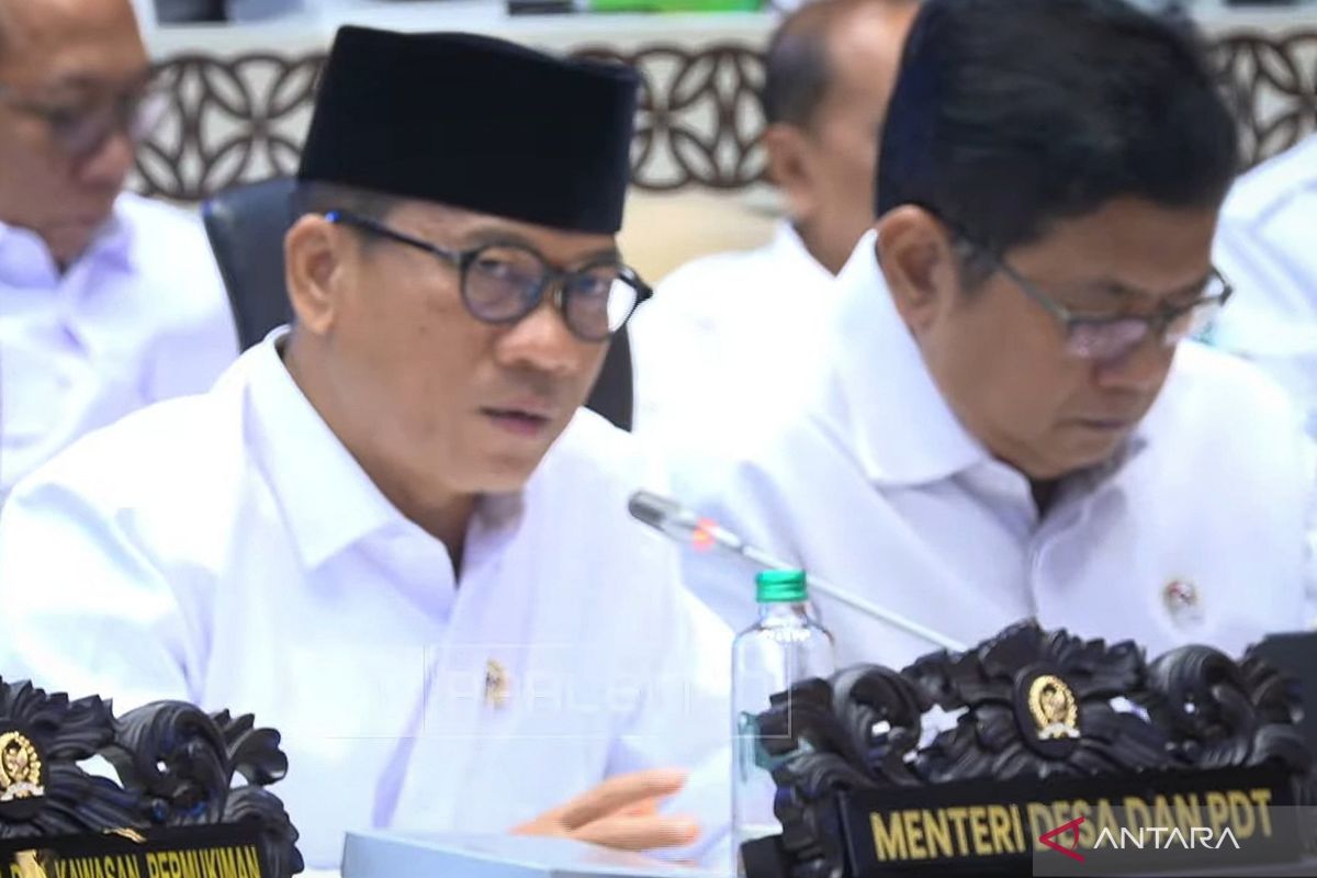 Mendes tegaskan tak ada pengurangan pendamping desa di daerah bencana