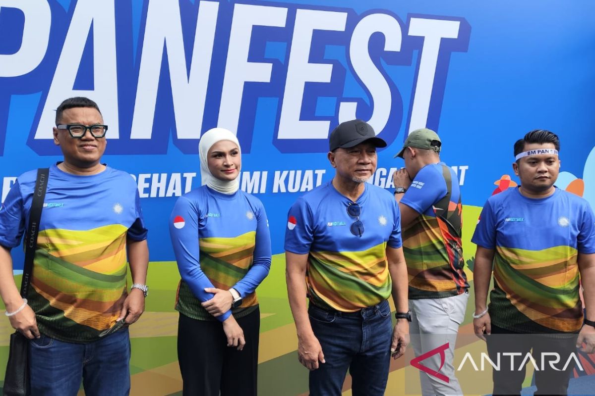 Zulhas ingatkan pejabat dari PAN agar tidak sombong kepada rakyat