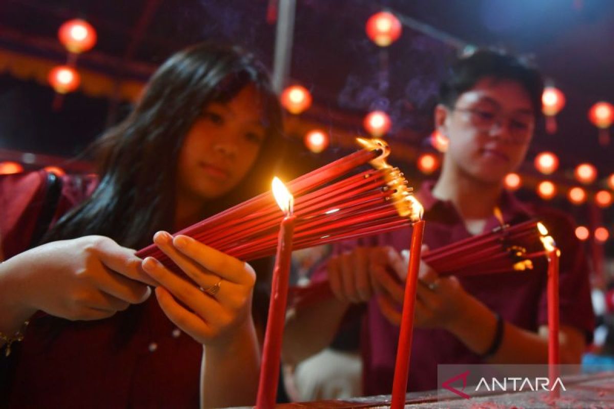 Populer, hujan merata saat Imlek hingga kapal karam di perairan Malut