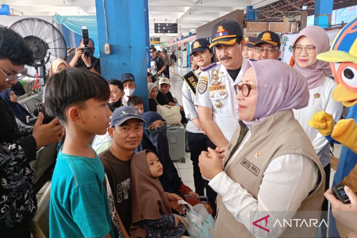 Menteri Arifah respons siswa Bandung yang tewas pada bentrokan pelajar