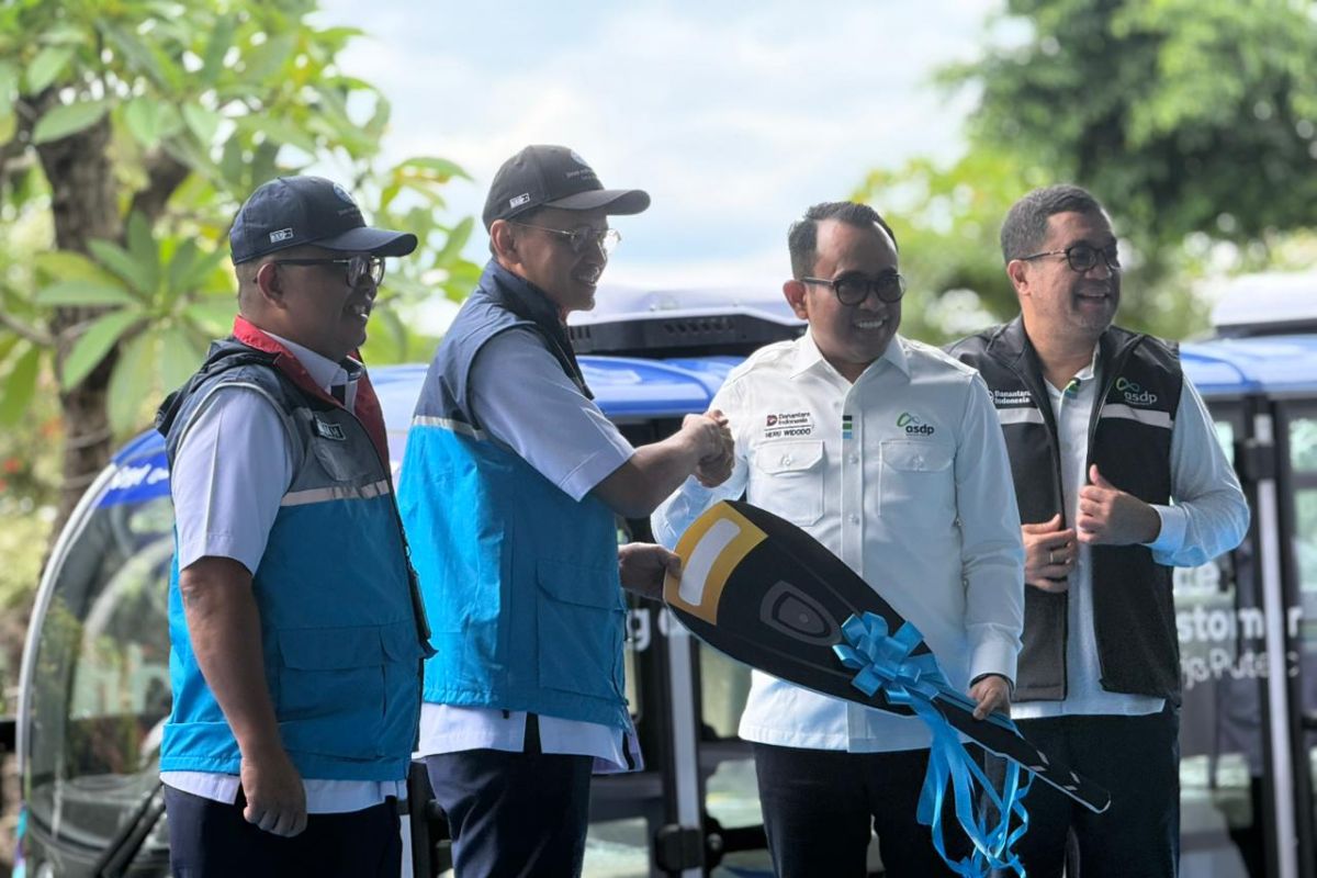 JRP Insurance serahkan "shuttle bus" kepada ASDP jelang mudik Lebaran
