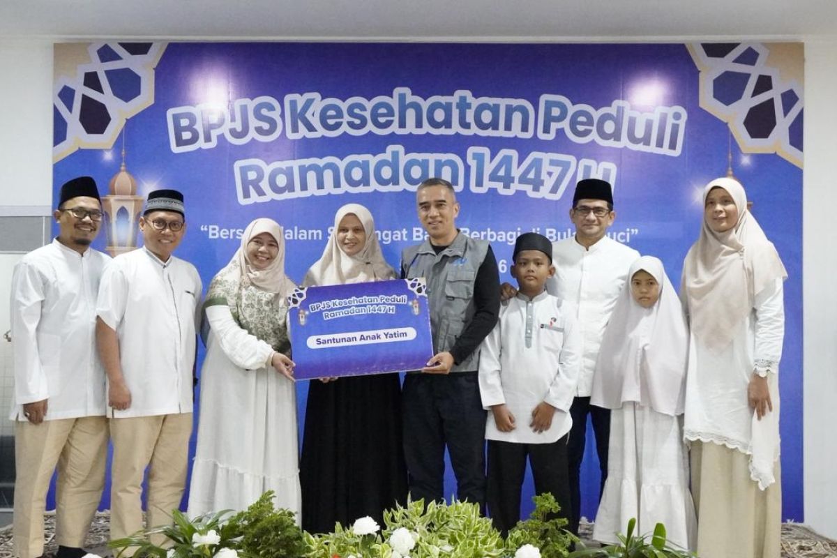 BPJS Kesehatan berbagi santunan bagi anak yatim di Padang
