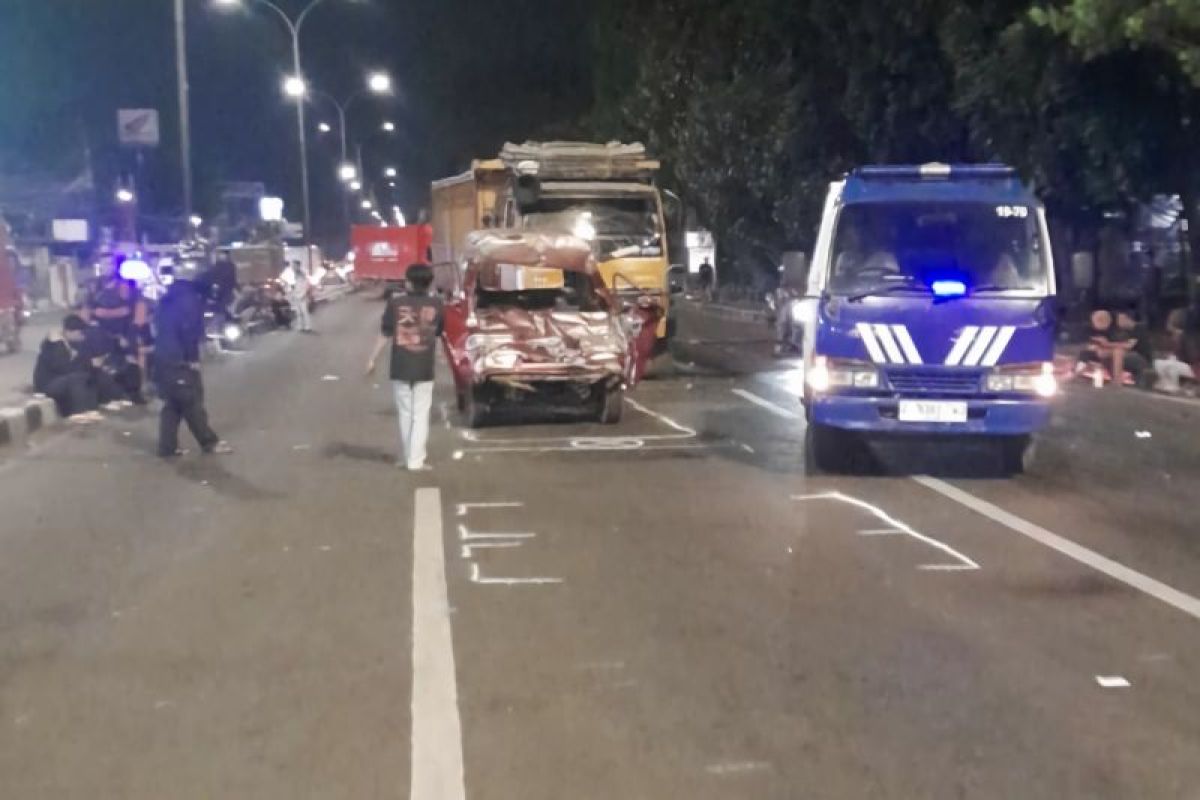 Empat kendaraan terlibat kecelakaan beruntun di Jalan Buahbatu Bandung