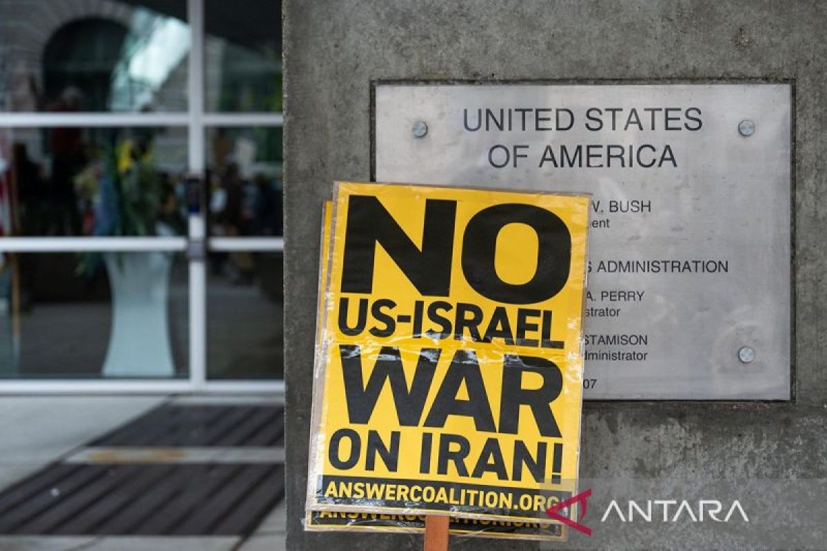 Massa pro-Iran terobos Konsulat AS di Karachi, sembilan tewas