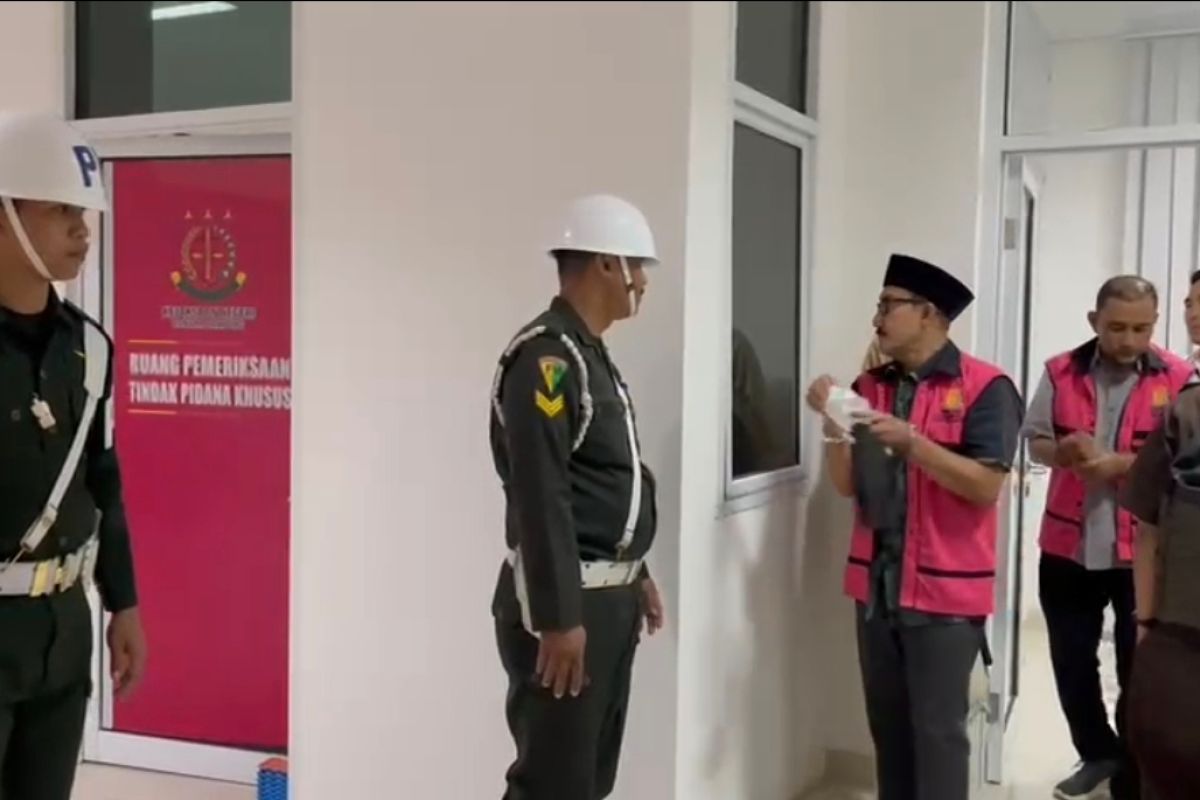 Kejari Bandarlampung terima pelimpahan terdakwa korupsi PI 10 persen