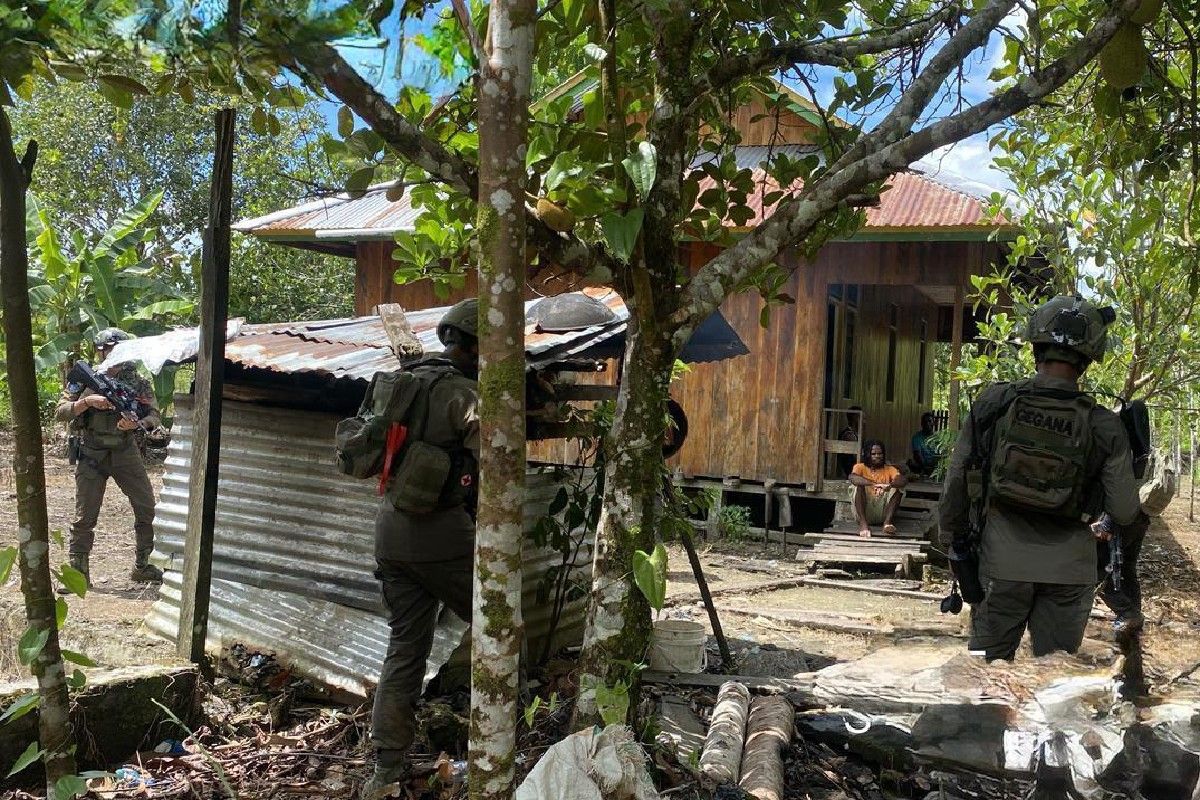 Satgas Damai Cartenz tangkap anggota KKB terlibat penembakan prajurit TNI