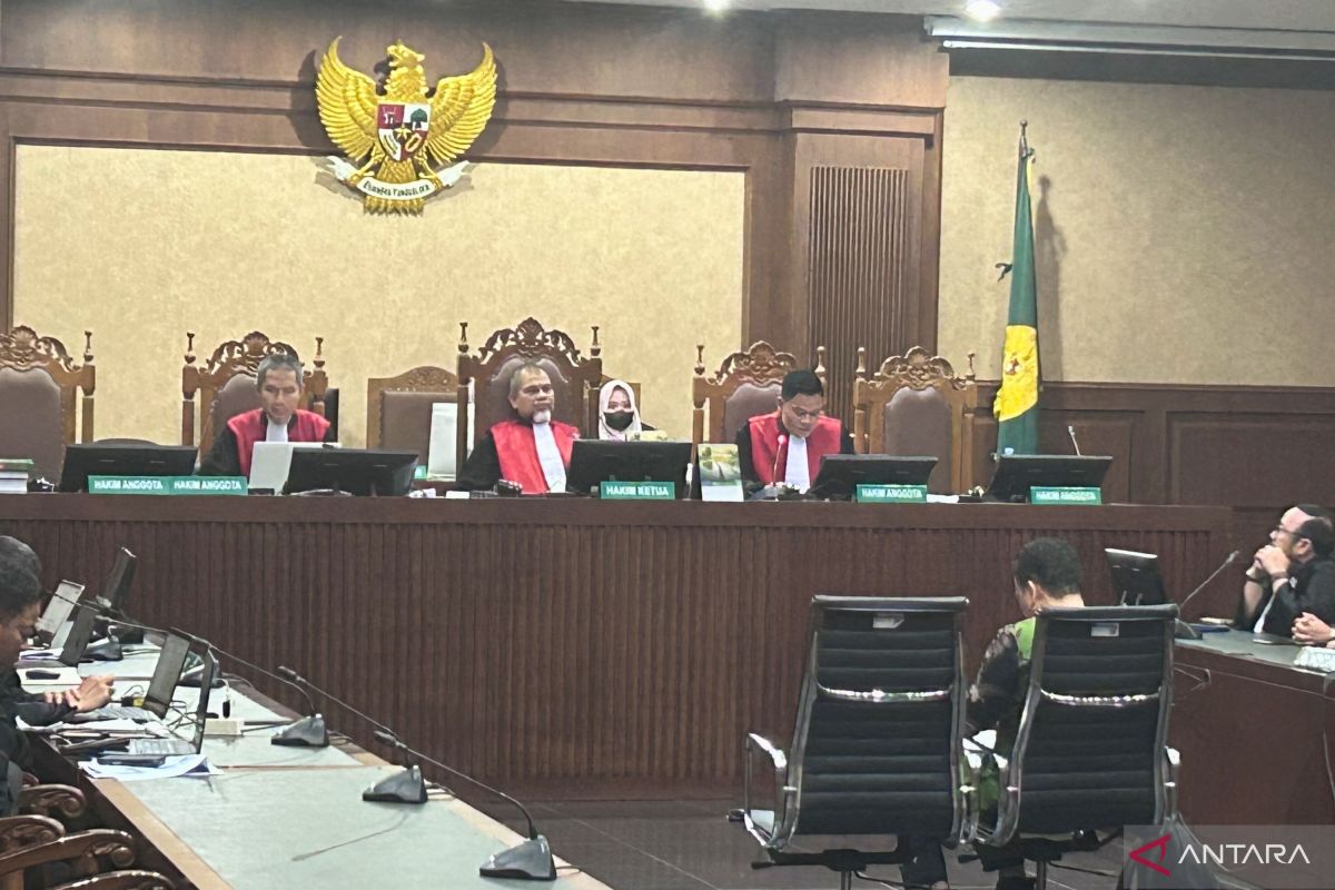 Advokat Junaedi Saibih divonis bebas dari kasus suap korupsi CPO