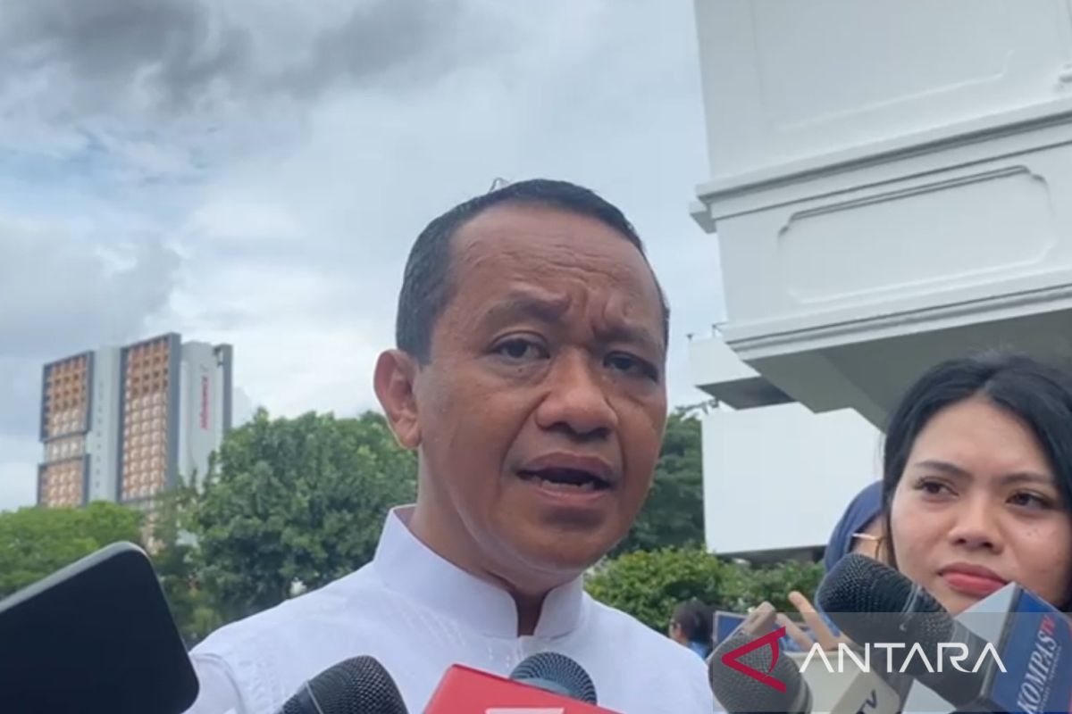 Bahlil sebut harga BBM subsidi aman hingga Lebaran