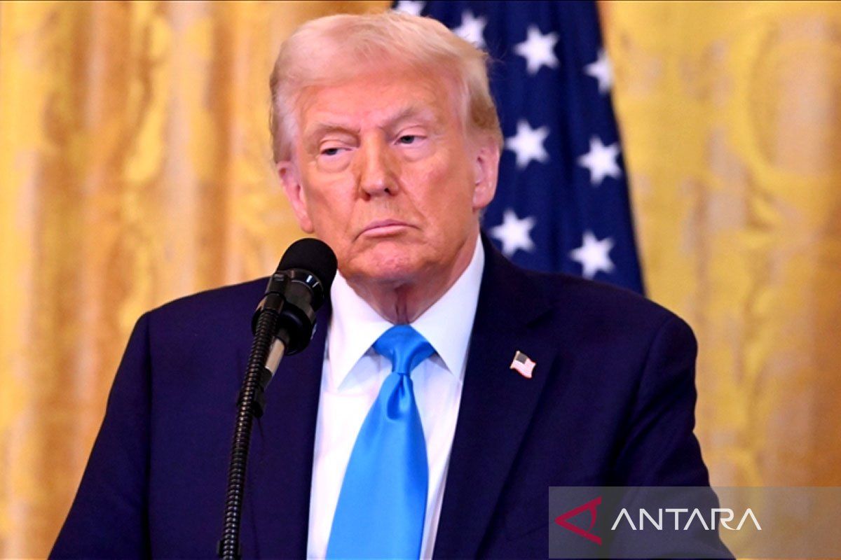 Trump isyaratkan "pengambilalihan damai" Kuba oleh AS