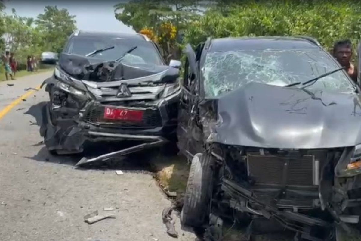 Mobil pejabat Pemprov Sultra kecelakaan saat perjalanan ke Baubau