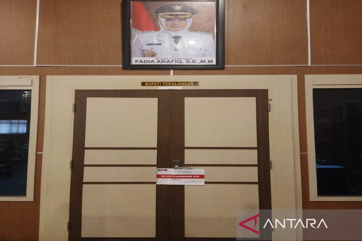 KPK segel empat ruangan kantor Pemkab Pekalongan