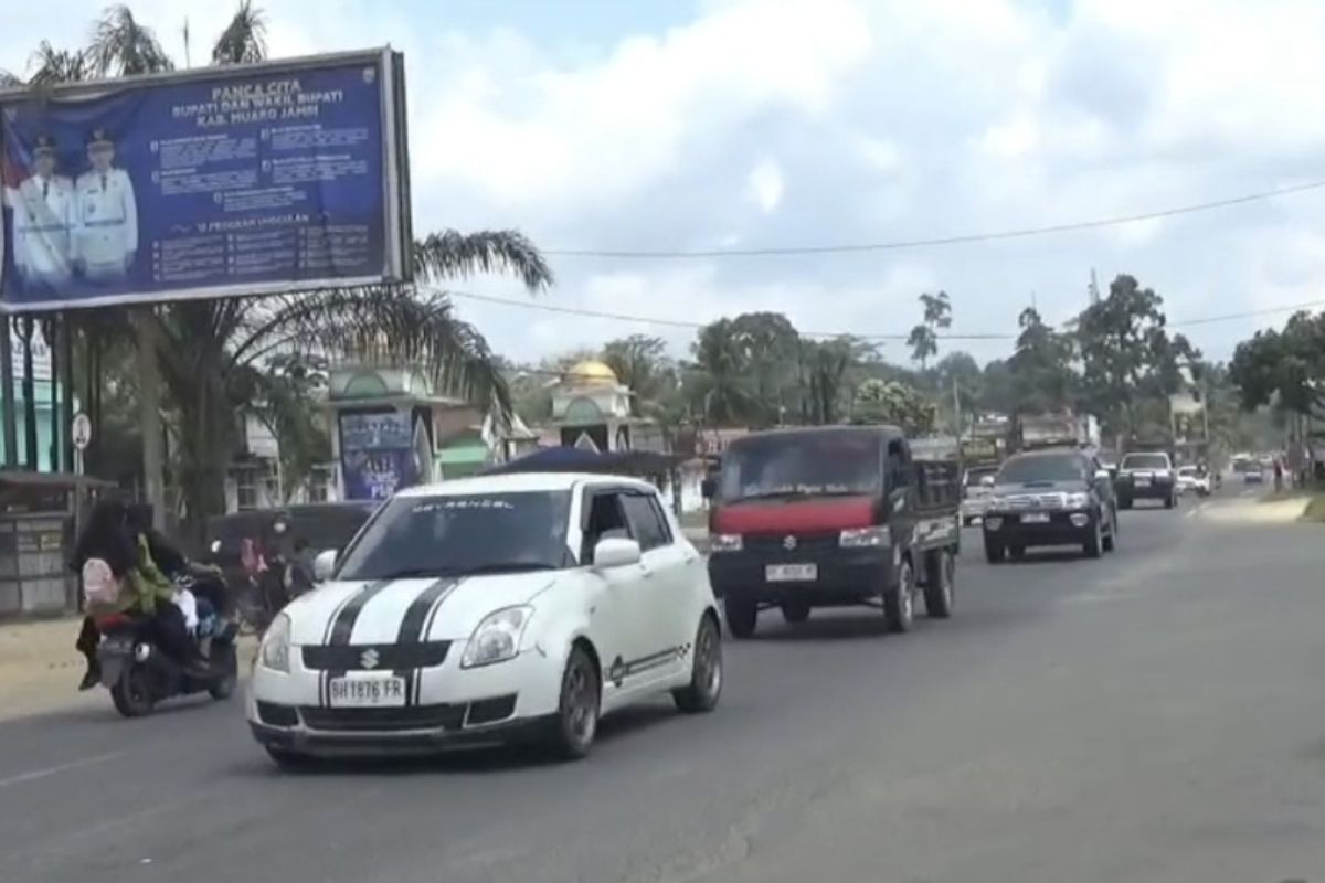 Arus mudik Jalan Lintas Timur Sumatra Jambi-Riau ramai lancar