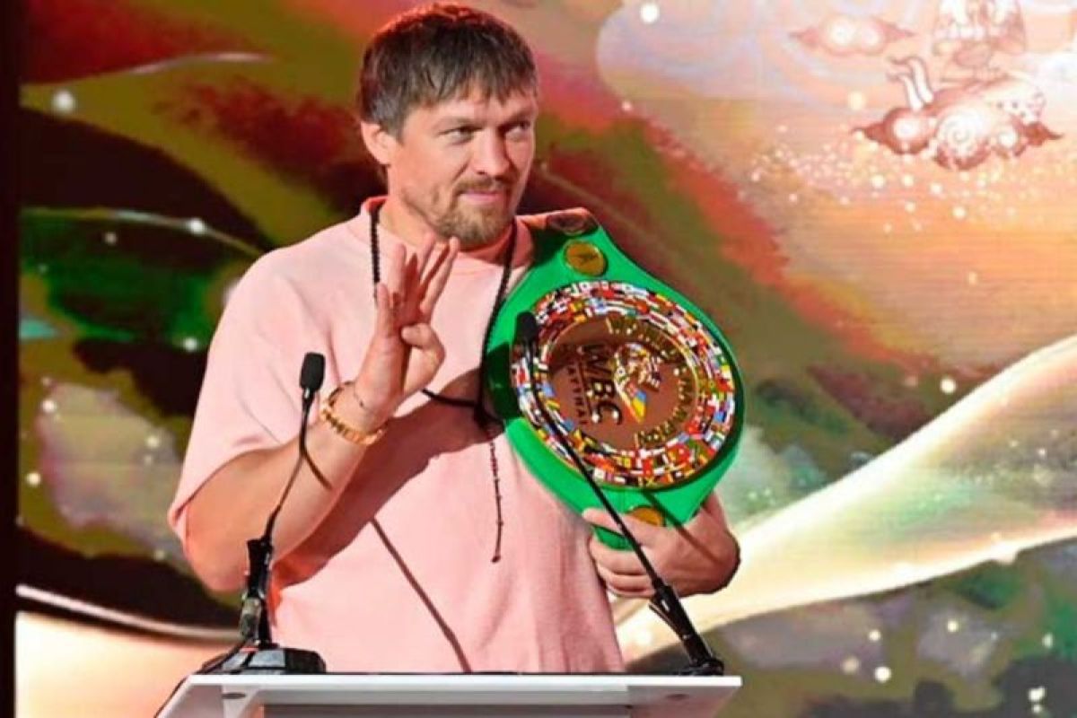 Juara dunia Oleksandr Usyk ajukan syarat laga trilogi melawan Fury