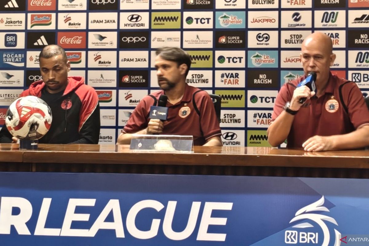 Mauricio sebut tujuh pemain baru harus berjuang keras masuk tim inti