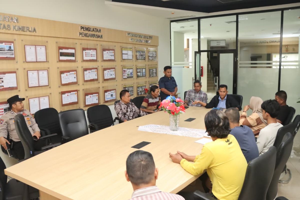 Kasus pelemparan petasan ke pengemudi angkutan diselesaikan restoratif