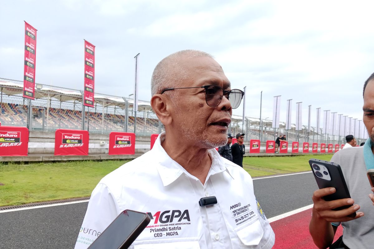 Pembalap drifting lokal latihan di Sirkuit Mandalika