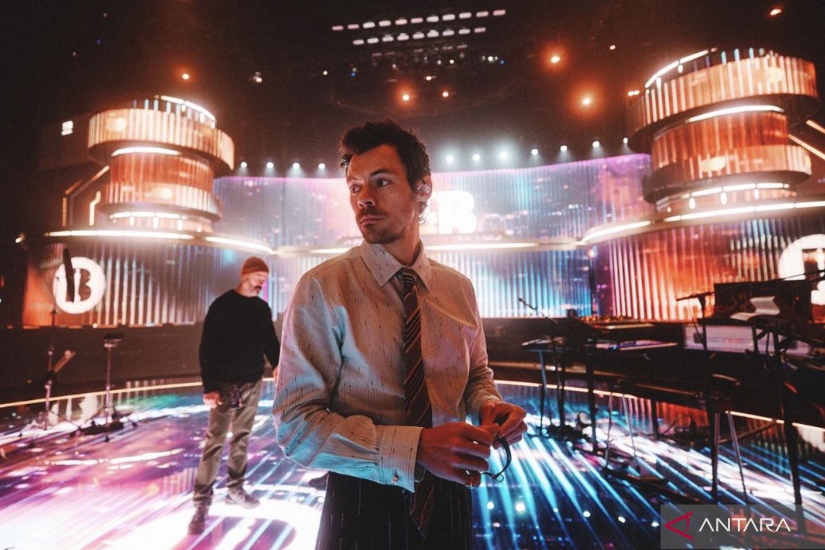 Album baru Harry Styles memuncaki peringkat Billboard 200