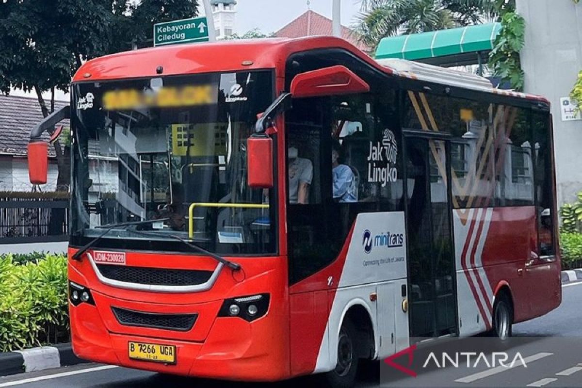 Transjakarta setop operasional sejumlah rute layanan imbas banjir