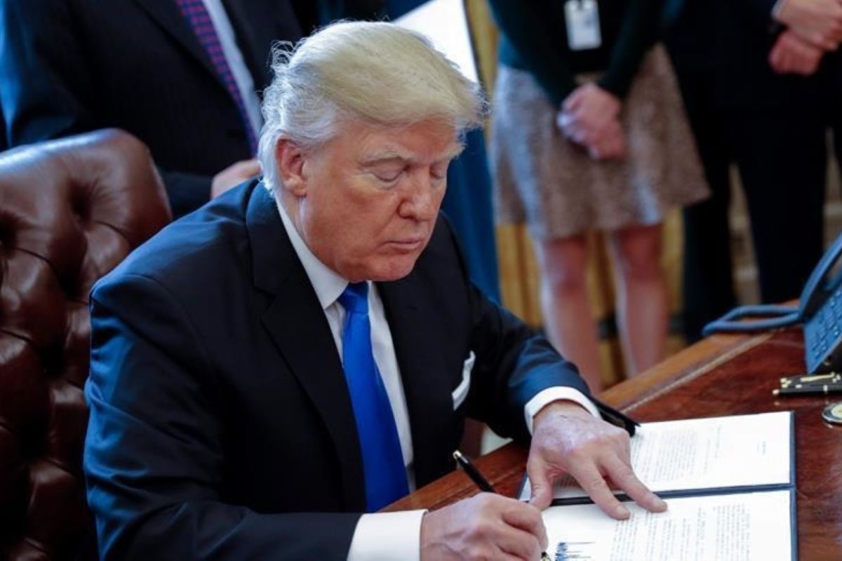 Trump hentikan pungutan tarif tambahan usai putusan Mahkamah Agung AS