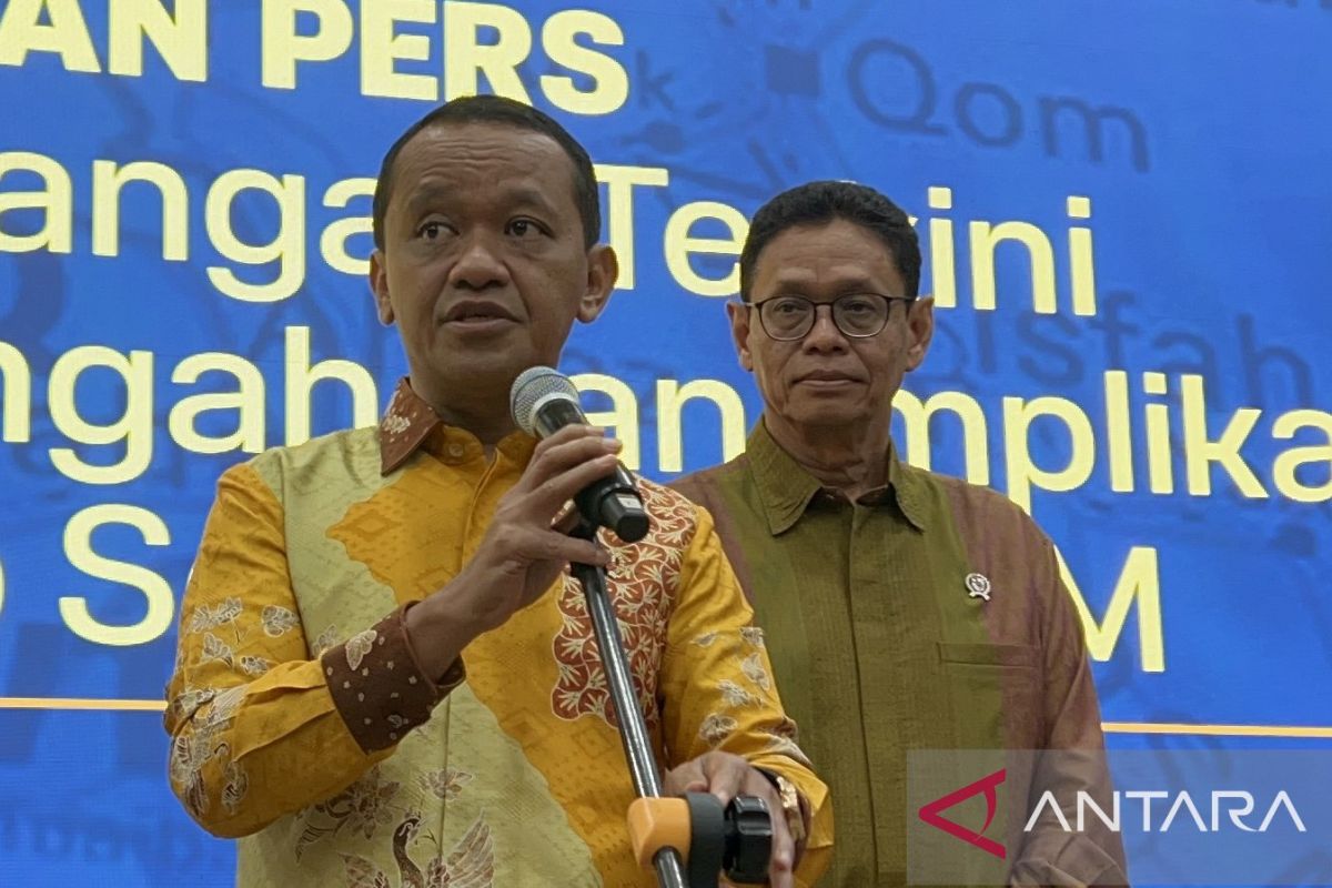 Bahlil: Harga BBM subsidi tidak naik meski harga minyak dunia meroket