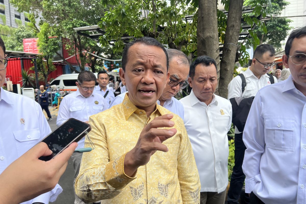 Bahlil: Harga Pertalite tak naik meski minyak dunia capai 118 dolar AS