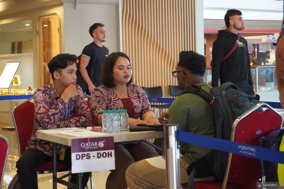 Bandara Bali perbaharui data, 15 penerbangan batal imbas perang