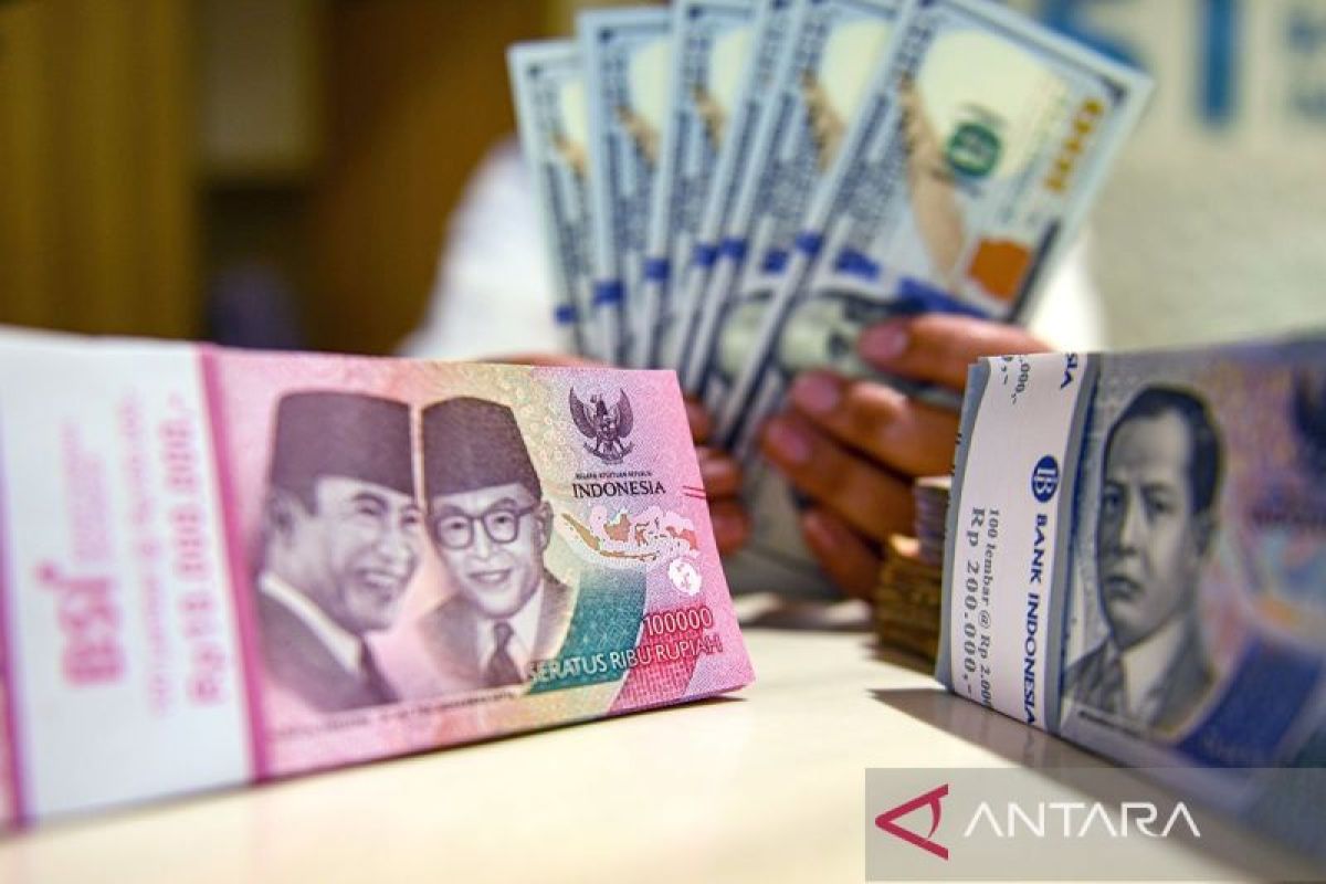 Rupiah pada Senin pagi menguat jadi Rp16.831 per dolar AS