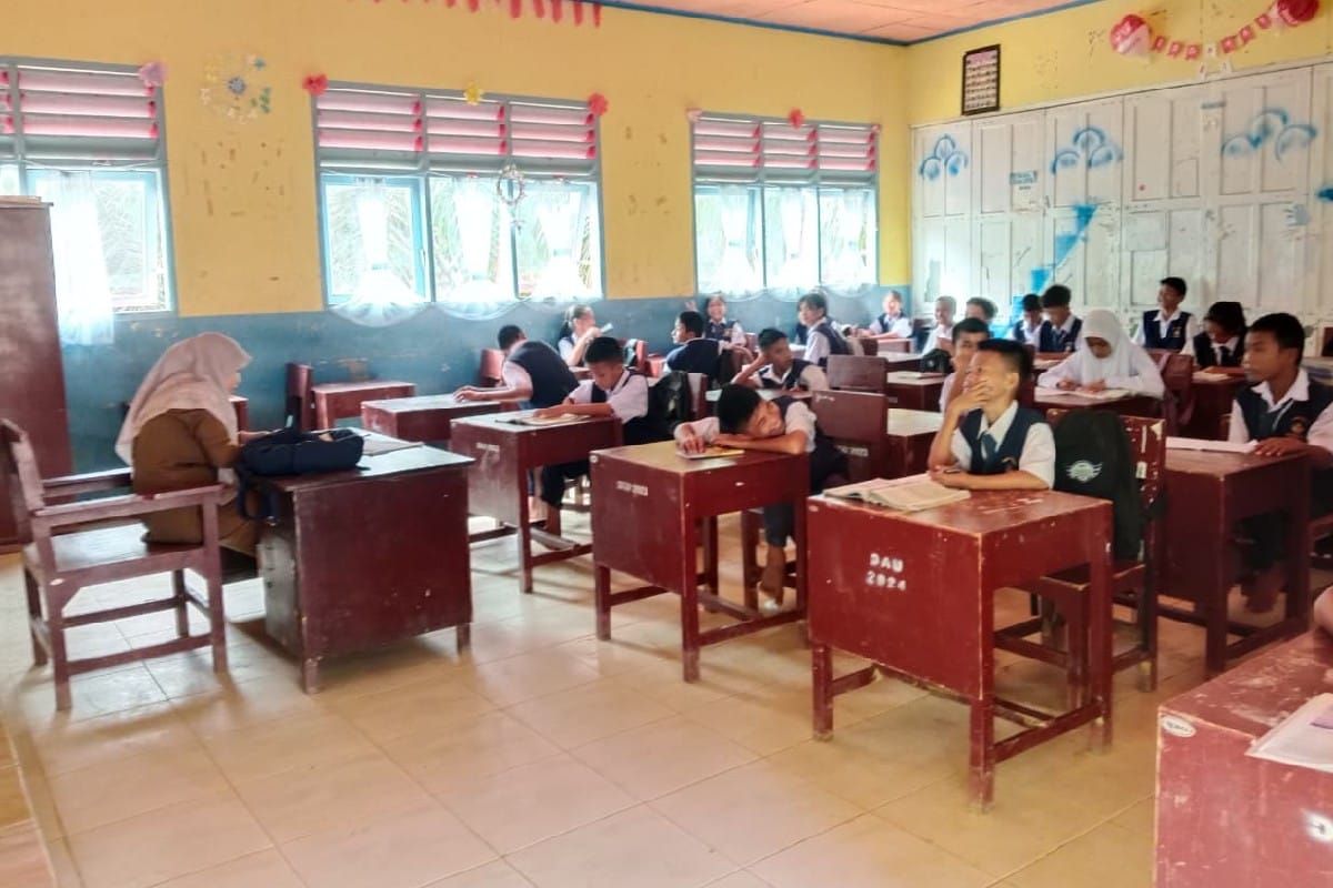 TNI tuntaskan pembersihan SMP di Tapanuli Tengah pascabanjir susulan