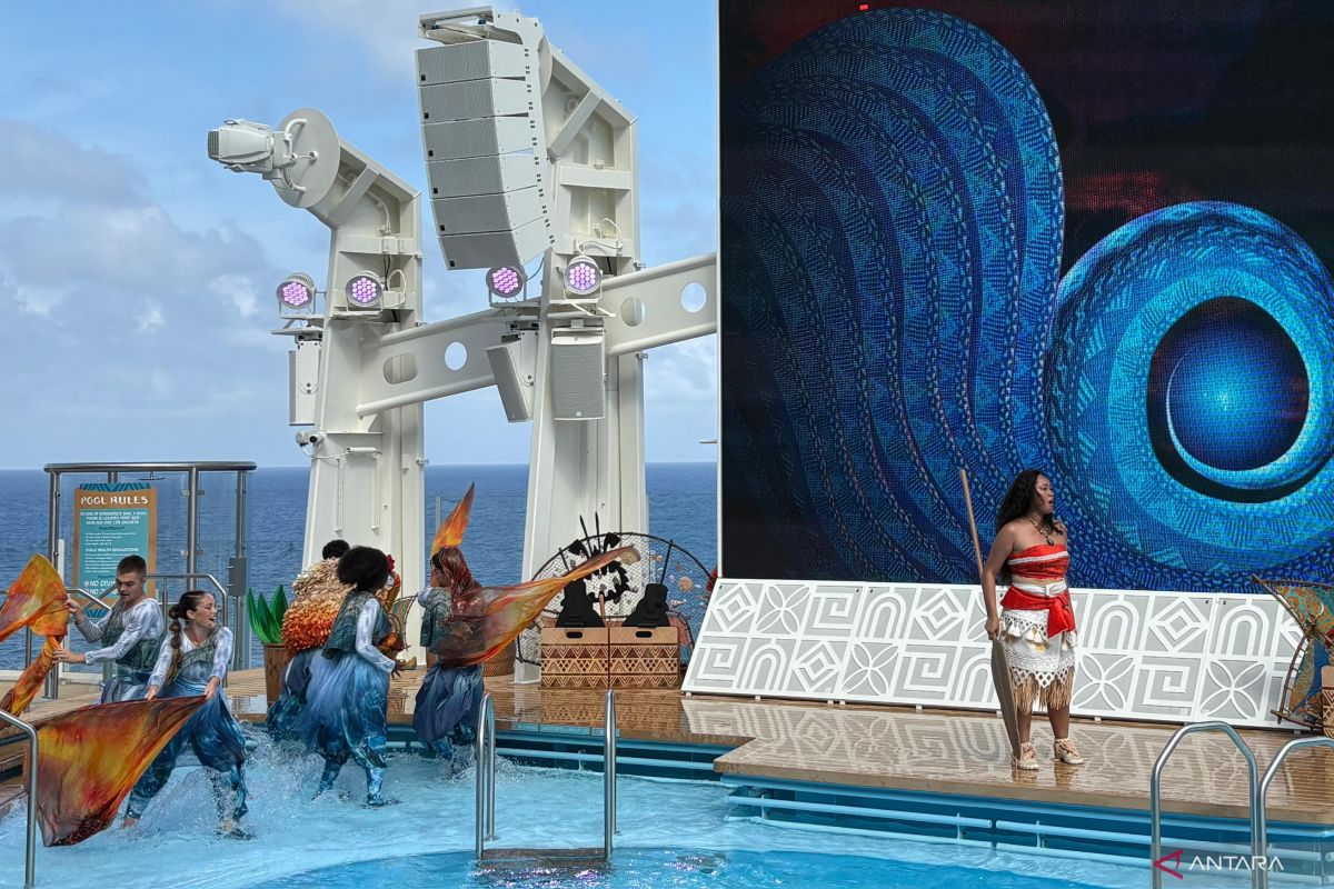 Pertunjukan Moana di kapal Disney Adventure langsung berlatar laut