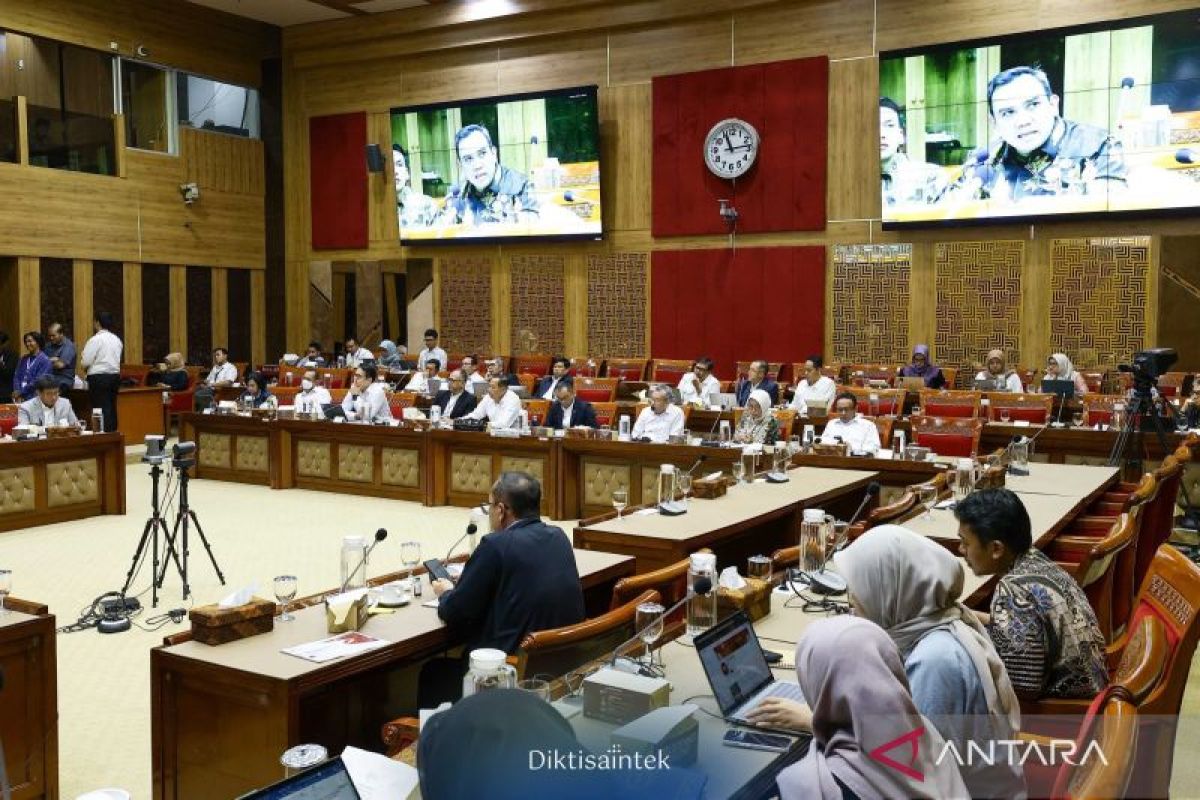 Kemdiktisaintek apresiasi masukan DPR soal dosen hingga sistem data